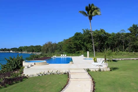 Image of Hispaniola Beach Oceanfront Residences path to pool