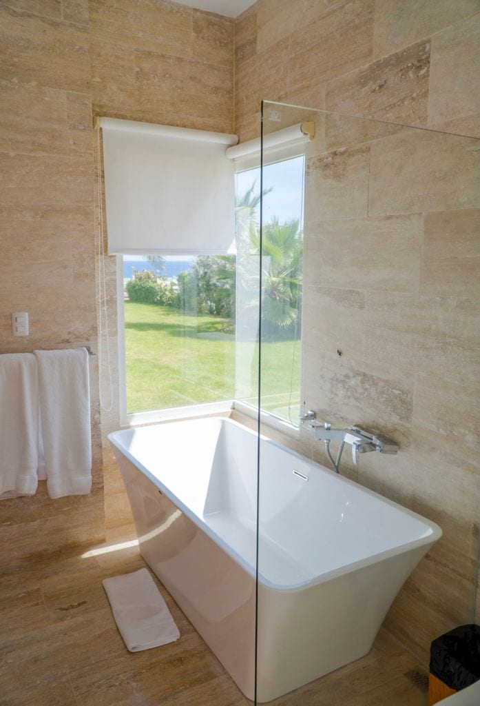 SOV Luxury Oceanfront Villa bathtub