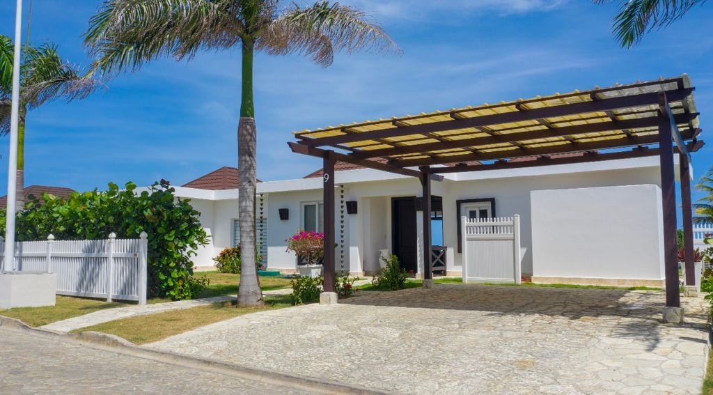 SOV Luxury Oceanfront Villa driveway