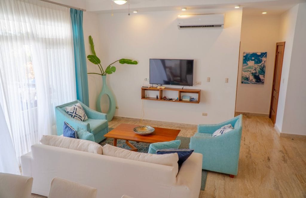 SOV Luxury Oceanfront Villa tv room