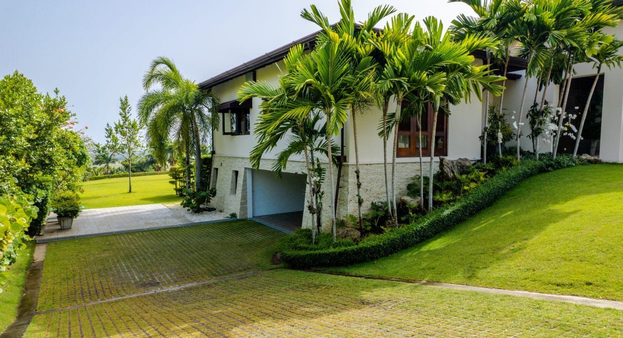 Gigantic Villa in Gated Luxury Community For Sale Image exterior side view
