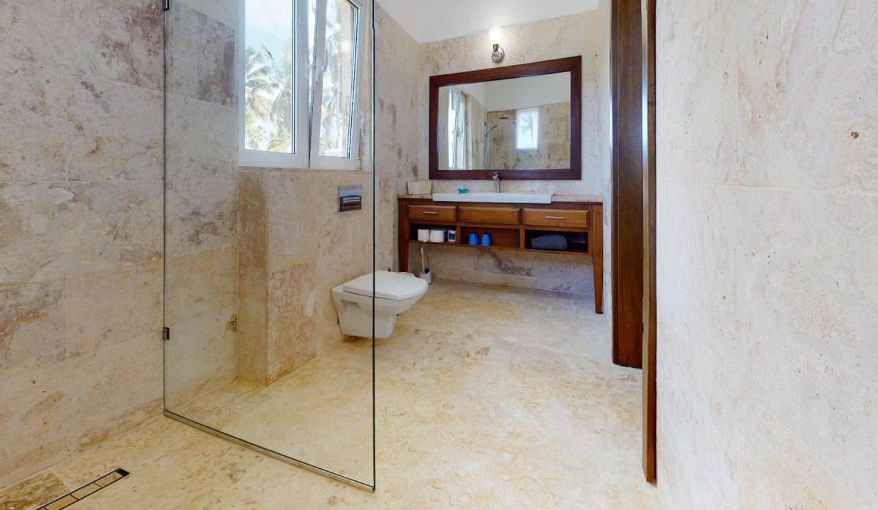 Spectacular Beachfront Villa image of upstairs bathroom with shower