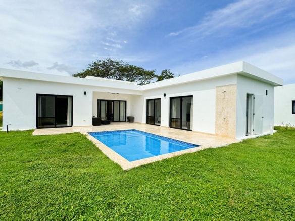 Beautiful 3-bedroom villa in Campo Del Mar IV