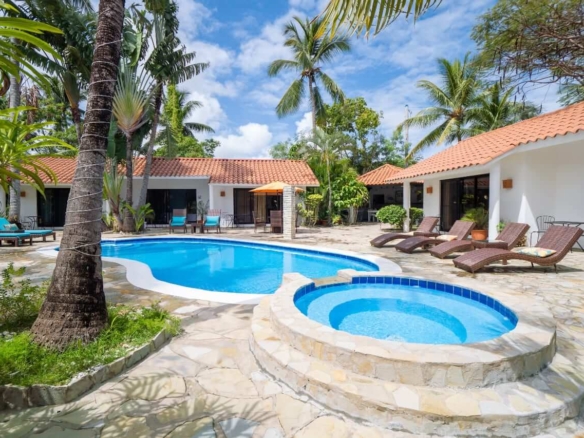 Garden by the sea investment property in Sosua outdoor pool and jacuzzi