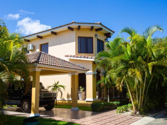 Spacious 4 bedroom villa in Campo Del Mar I