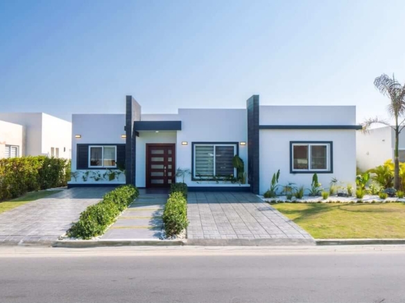 Modern tasteful 3 bed villa in Sosua Ocean Village exterior