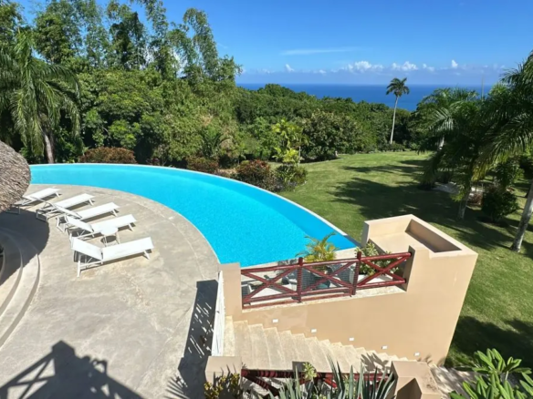 Cabrera Family Luxury Villa overlooking the oceans horizon