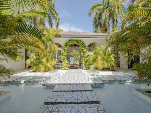 Luxurious eclectic 6-bedroom villa in Seahorse Ranch