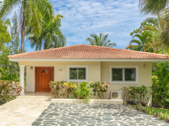 Unique 4-Bedroom Villa with Spacious Lot and Lush Tropical Garden exterior