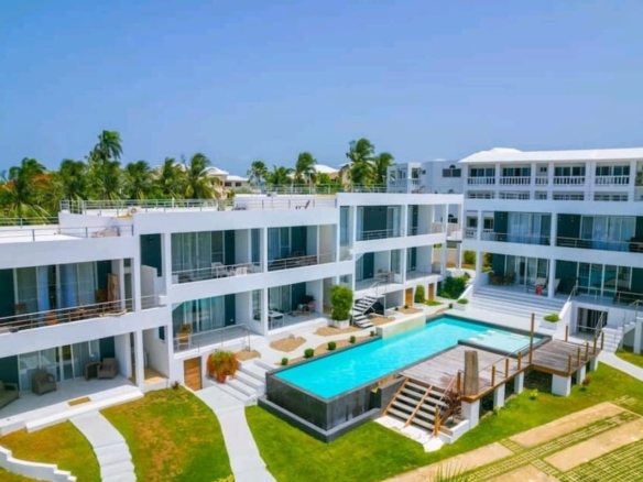 BEAUTIFUL PLAYA ENCUENTRO 1-BEDROOM CONDO WITH A ROOFTOP TERRACE