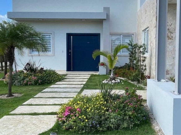 Modern 3-Bedroom Villa in Exclusive Oceanfront Community