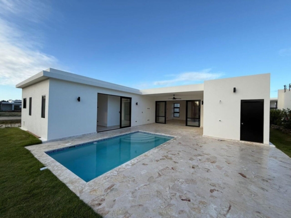 Modern Luxury 3-Bedroom Villa in Sosúa