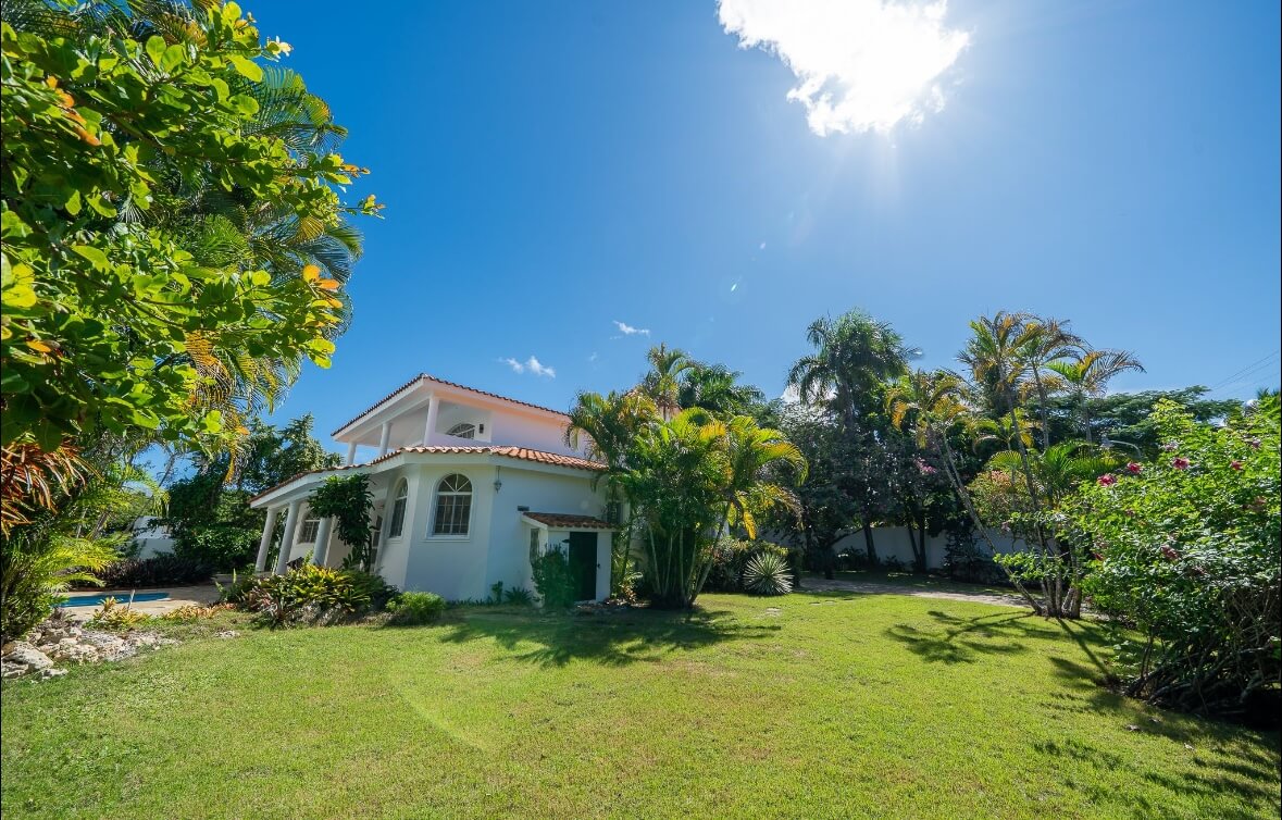 Stunning 3-Bedroom Villa with Expansive Pool & Lush Gardens in Playa Laguna Sosua Puerto Plata Dominican Republic