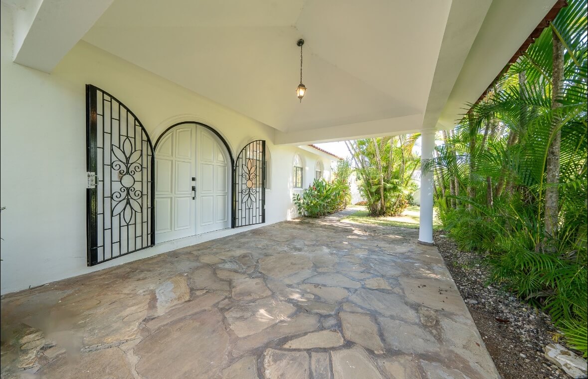 Stunning 3-Bedroom Villa with Expansive Pool & Lush Gardens in Playa Laguna Sosua Puerto Plata Dominican Republic