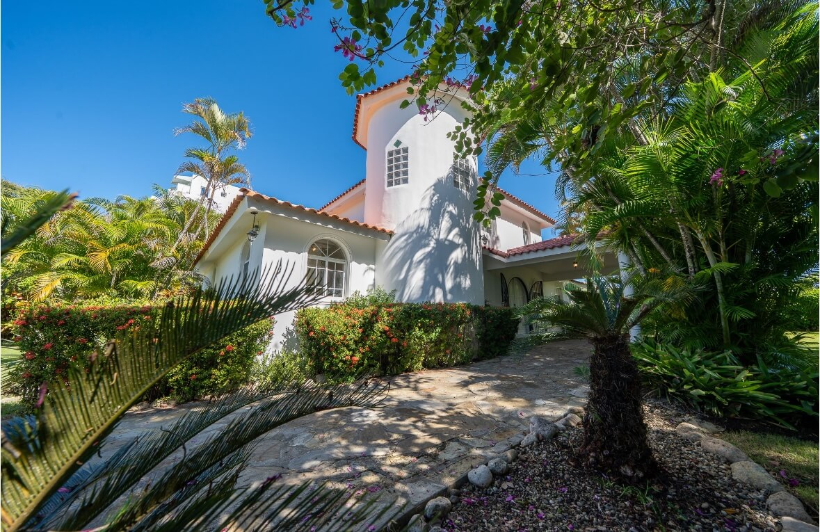 Stunning 3-Bedroom Villa with Expansive Pool & Lush Gardens in Playa Laguna Sosua Puerto Plata Dominican Republic