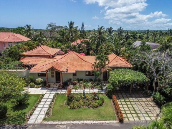 Villa Balinese – Tropical Living in Sea Horse Ranch