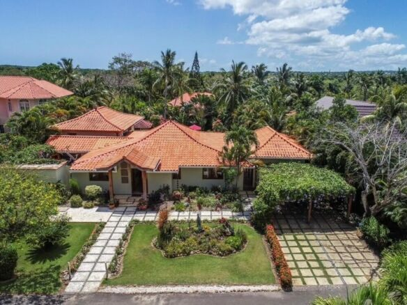 Villa Balinese – Tropical Living in Sea Horse Ranch