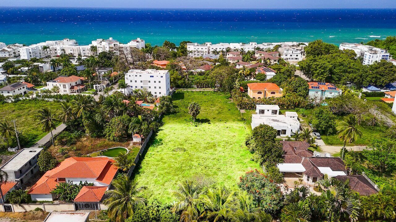 development-opportunity-near-the-beach-no-hoa-img-0 2,000m² Development Opportunity Near the Beach No HOA