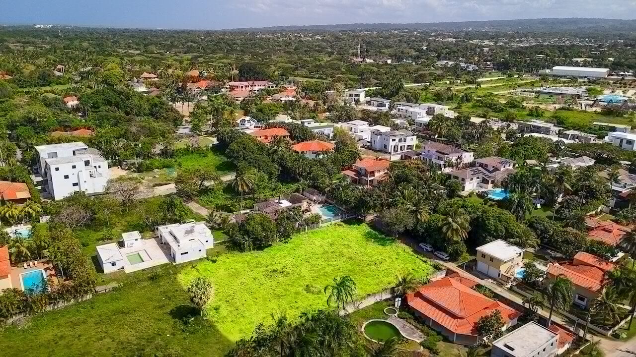 2,000m² Development Opportunity Near the Beach No HOA