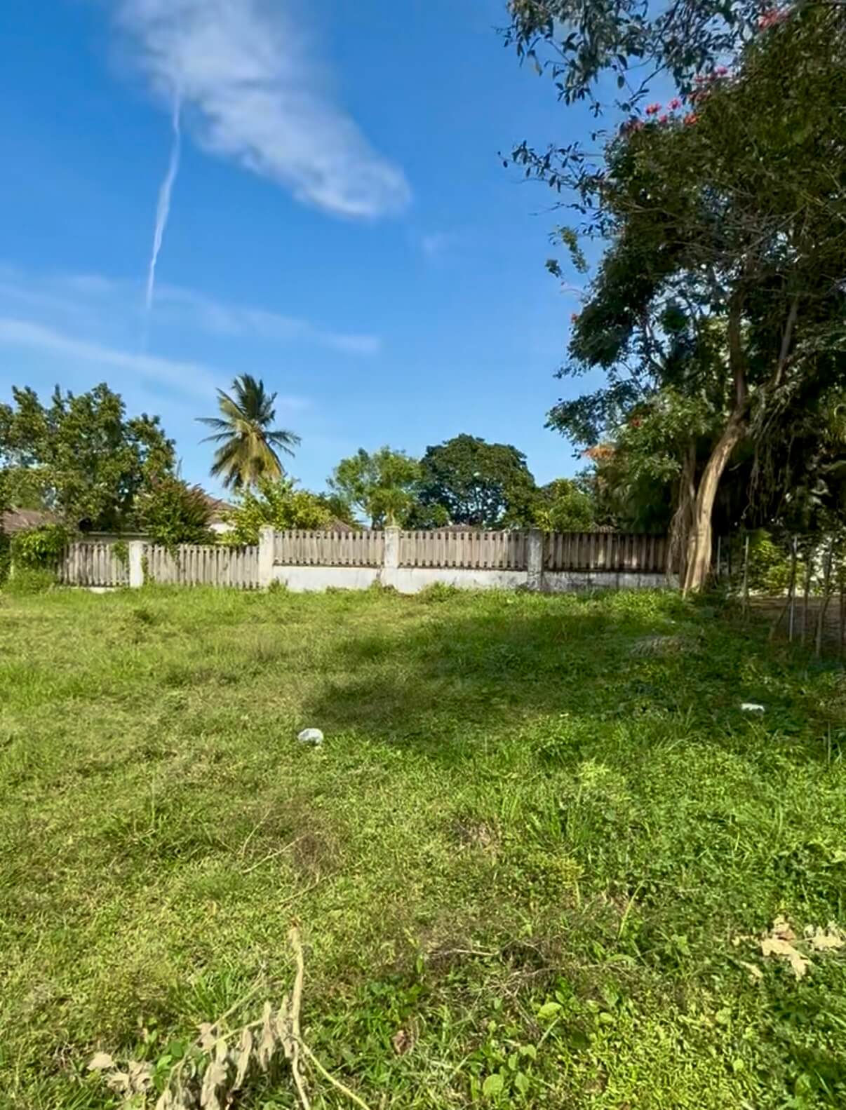 2,000m² Development Opportunity Near the Beach No HOA