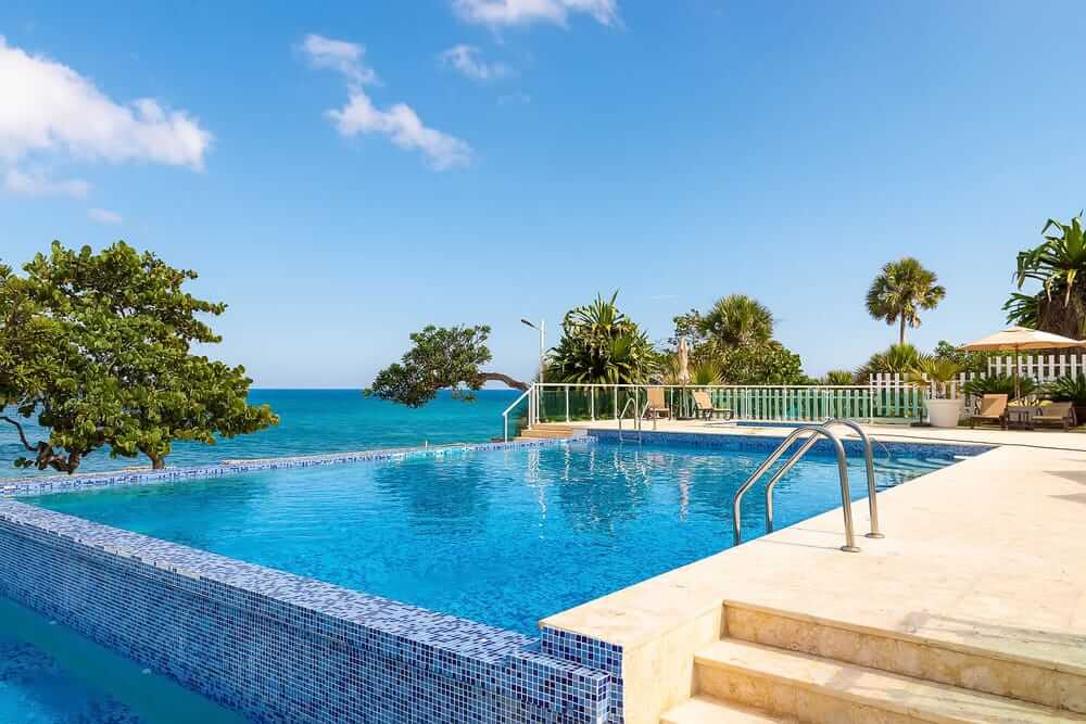 Incredible Oceanfront Apartment with Direct Beach Access