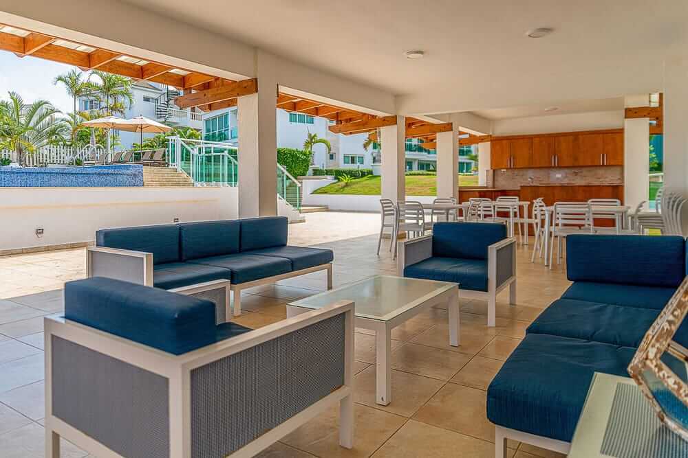 Incredible Oceanfront Apartment with Direct Beach Access