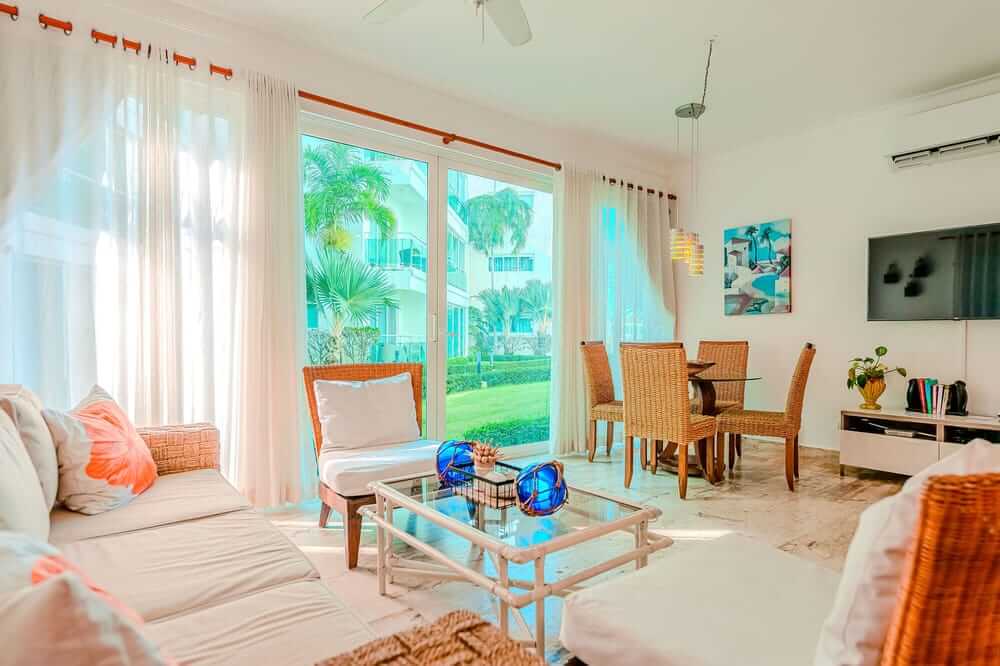 Incredible Oceanfront Apartment with Direct Beach Access