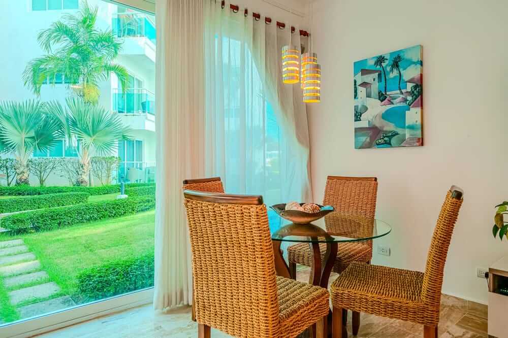 Incredible Oceanfront Apartment with Direct Beach Access