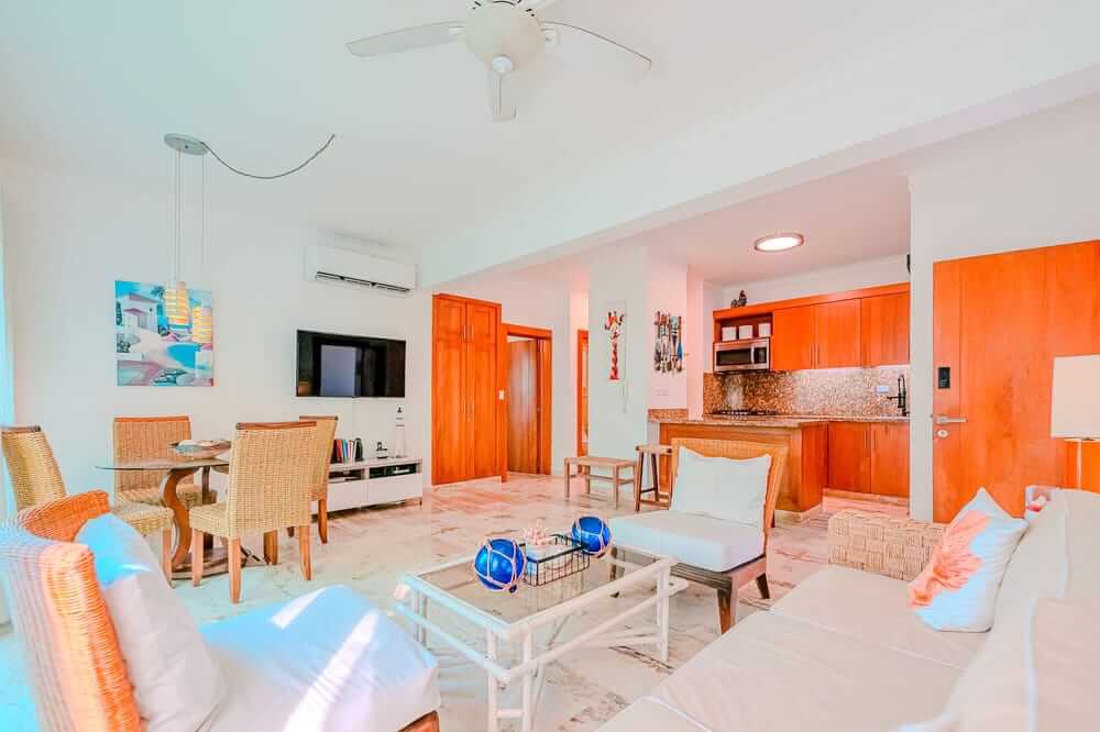 Incredible Oceanfront Apartment with Direct Beach Access
