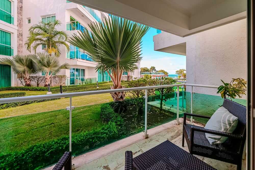 Incredible Oceanfront Apartment with Direct Beach Access
