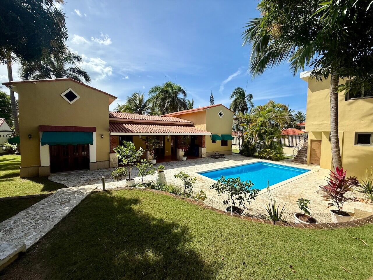 double-villa-opportunity-on-a-large-lot-near-the-beach-IMG-1 Double Villa Opportunity on a Large Lot Near the Beach!
