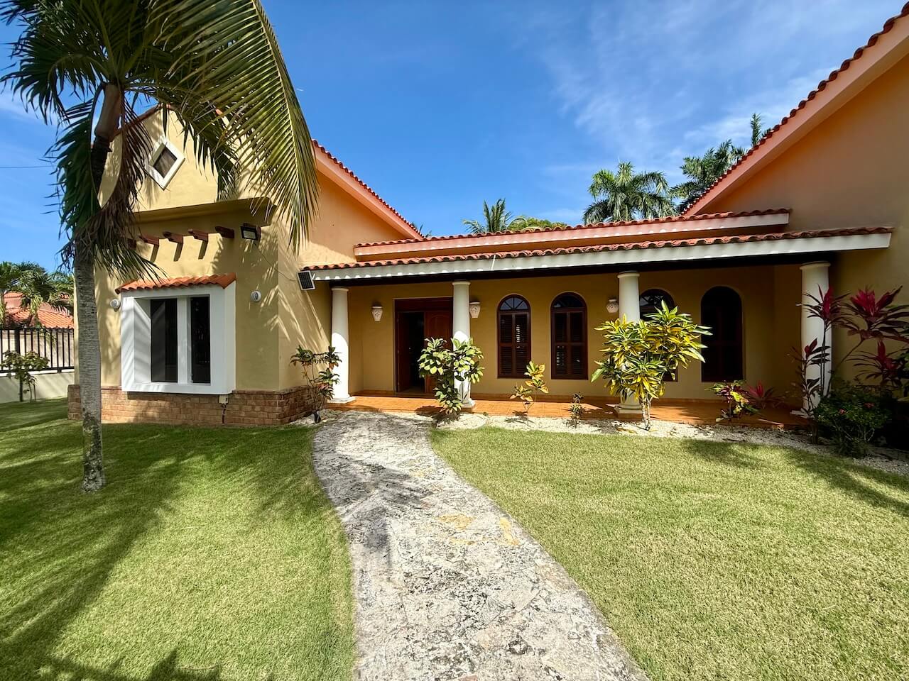 Double Villa Opportunity on a Large Lot Near the Beach!