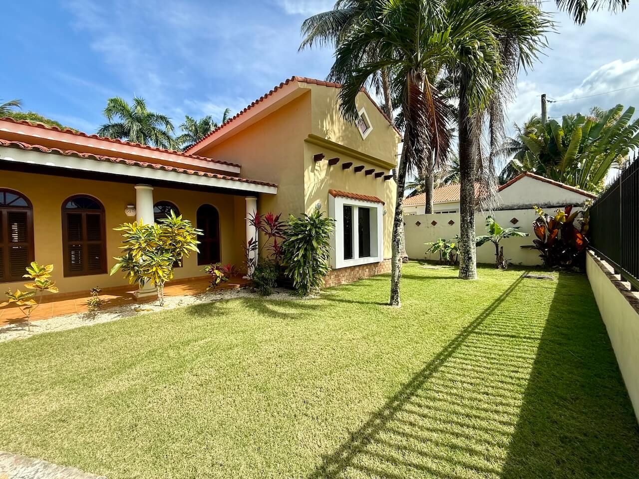 Double Villa Opportunity on a Large Lot Near the Beach!
