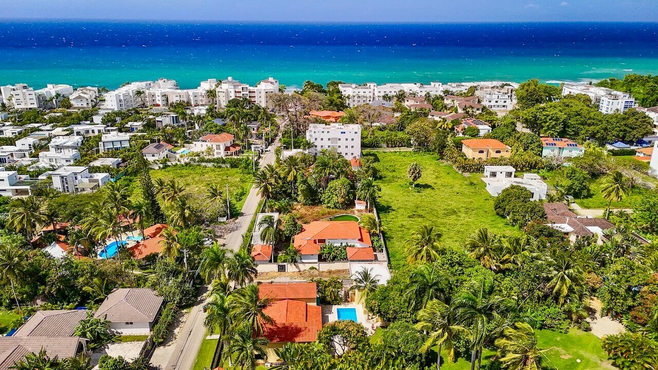 Double Villa Opportunity on a Large Lot Near the Beach!
