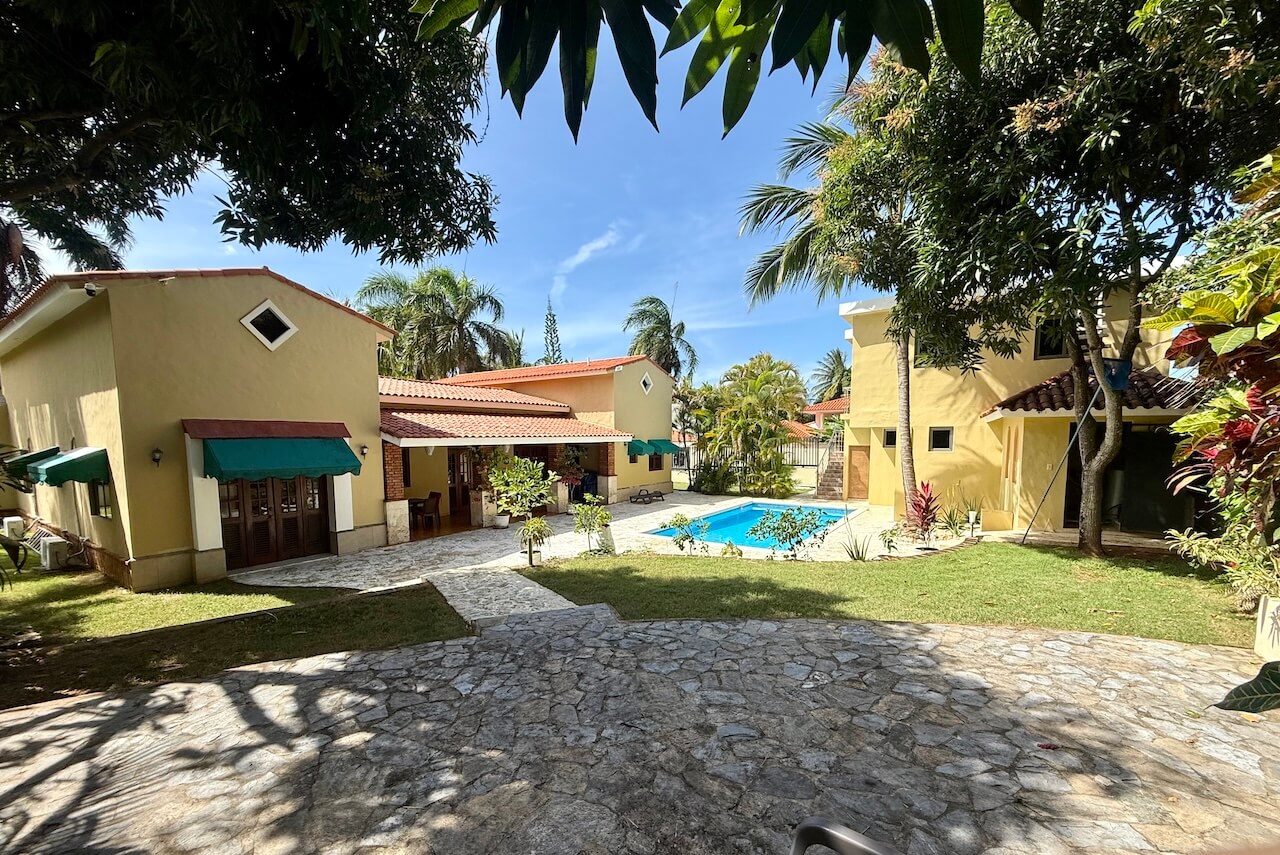 Double Villa Opportunity on a Large Lot Near the Beach!