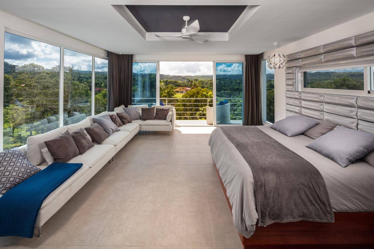 hilltop-luxury-escape-4br-villa-with-stunning-views-proven-airbnb-income-img-1 Hilltop Luxury Escape – 4BR Villa with Stunning Views & Proven Airbnb Income