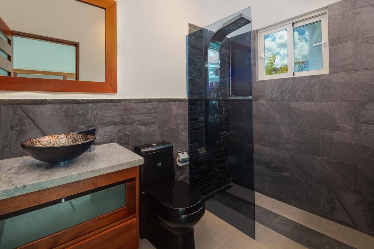 Hilltop Luxury Escape – 4BR Villa with Stunning Views & Proven Airbnb Income