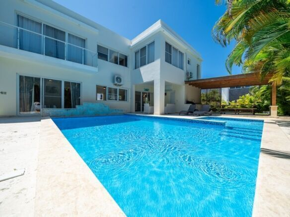 Prime 5-Bedroom Villa in Sosúa Ocean Village