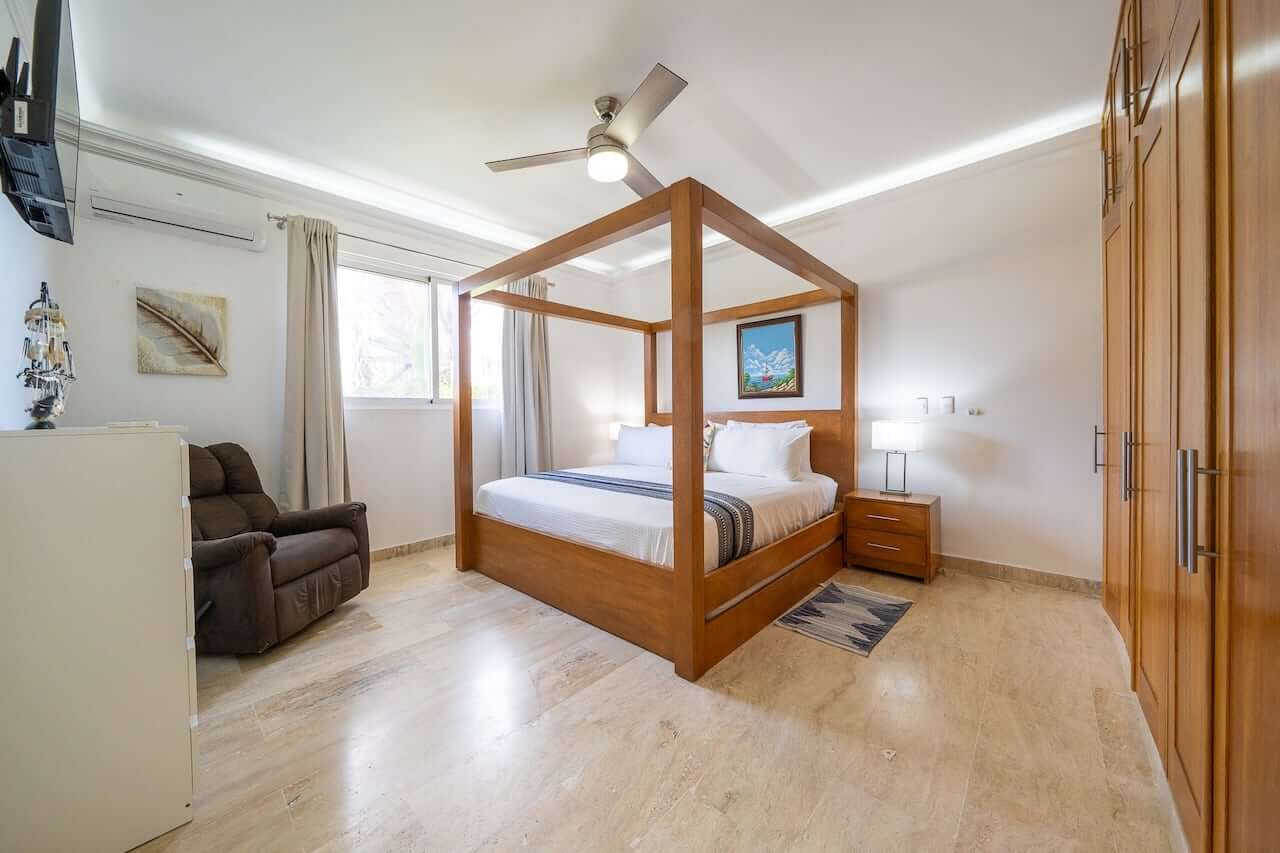 Sophisticated Island Living – 4-Bedroom Luxury Villa with Resort-Style Amenities