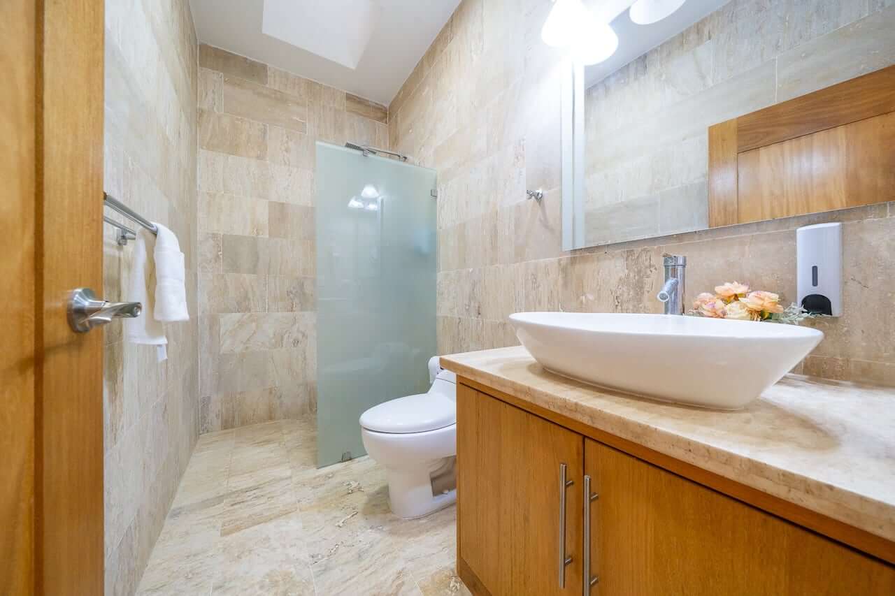 Sophisticated Island Living – 4-Bedroom Luxury Villa with Resort-Style Amenities