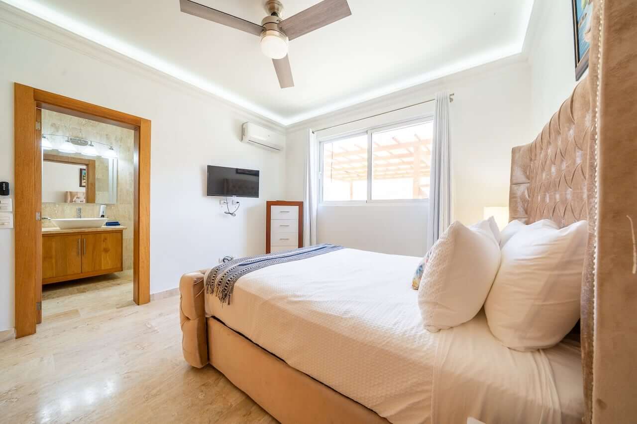 Sophisticated Island Living – 4-Bedroom Luxury Villa with Resort-Style Amenities