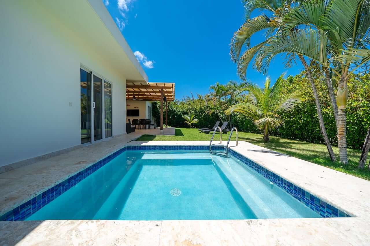 Sophisticated Island Living – 4-Bedroom Luxury Villa with Resort-Style Amenities