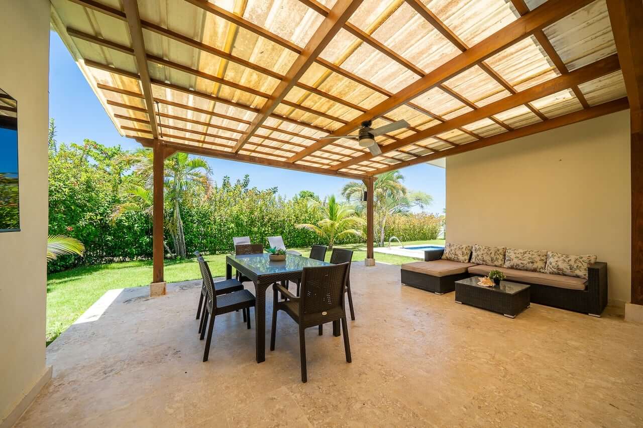 Sophisticated Island Living – 4-Bedroom Luxury Villa with Resort-Style Amenities