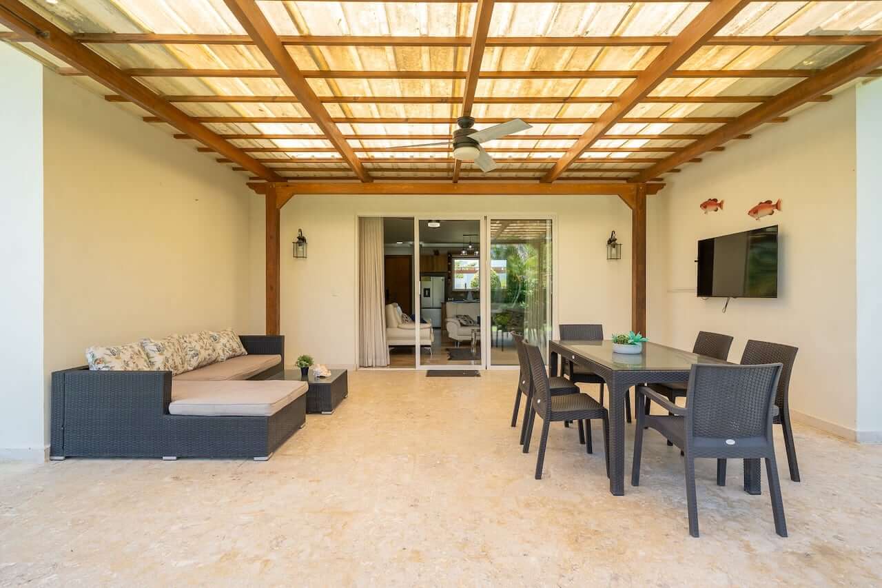 Sophisticated Island Living – 4-Bedroom Luxury Villa with Resort-Style Amenities