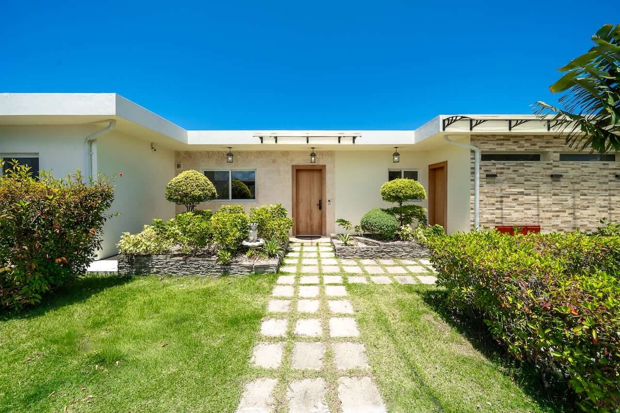 Sophisticated Island Living – 4-Bedroom Luxury Villa with Resort-Style Amenities