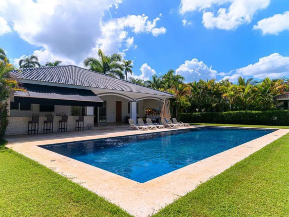 Beautiful Furnished 4-Bedroom Villa with Private Pool