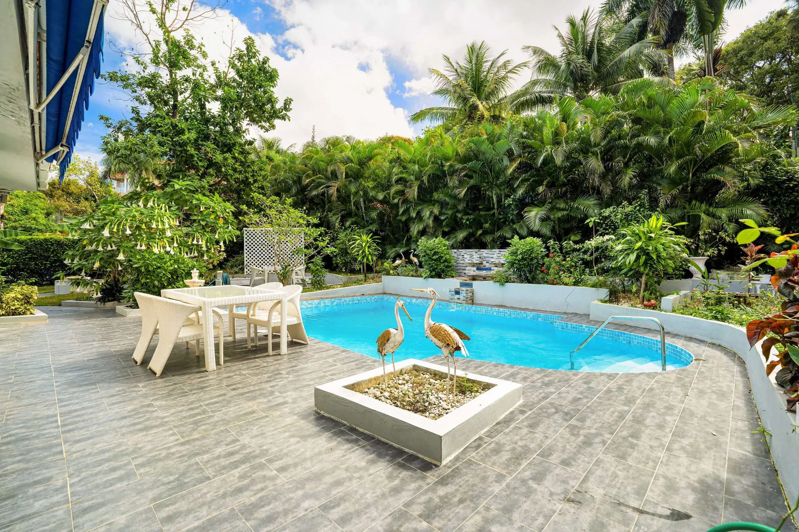 charming-colibri-villa-on-an-oversized-corner-lot-1 Charming Colibrí Villa on an Oversized Corner Lot