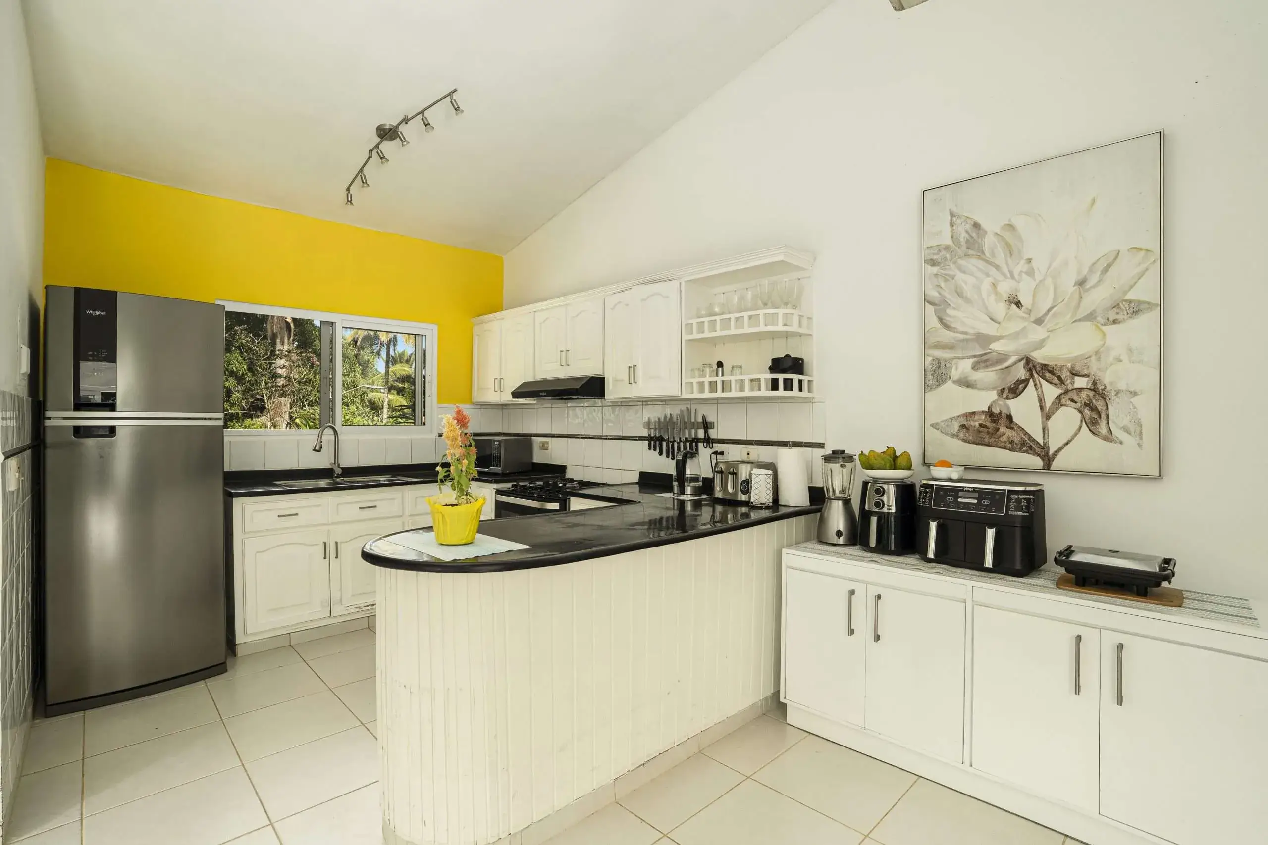Charming Colibrí Villa on an Oversized Corner Lot