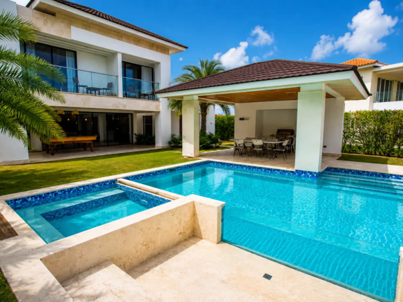 Luxury 4-Bedroom Beachside Villa in Sosúa Ocean Village