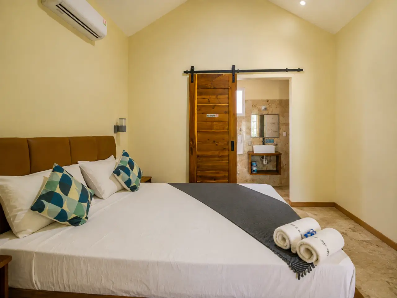 Luxury 9 Bedroom Villa in a Pristine Gates Community